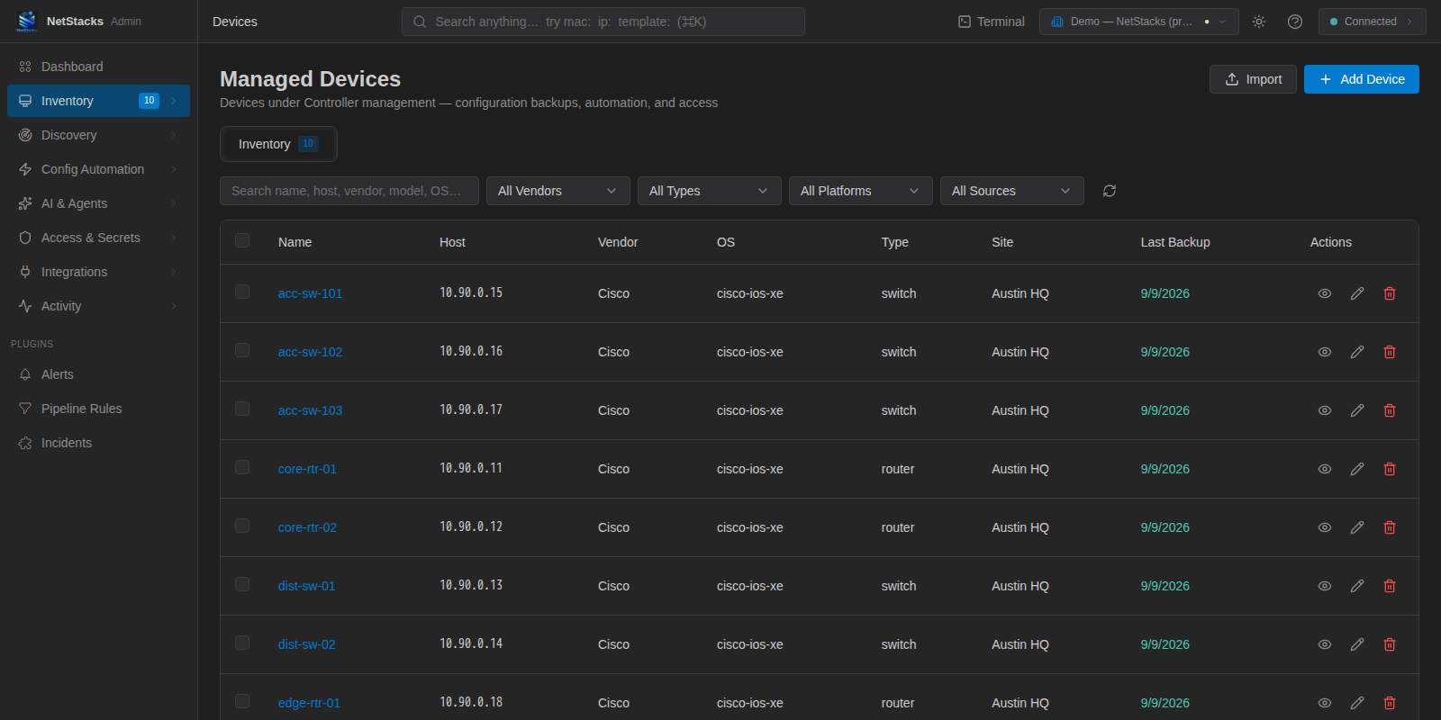 Managed Devices list in the Controller admin console with name, host, vendor, OS, type, site and last backup columns